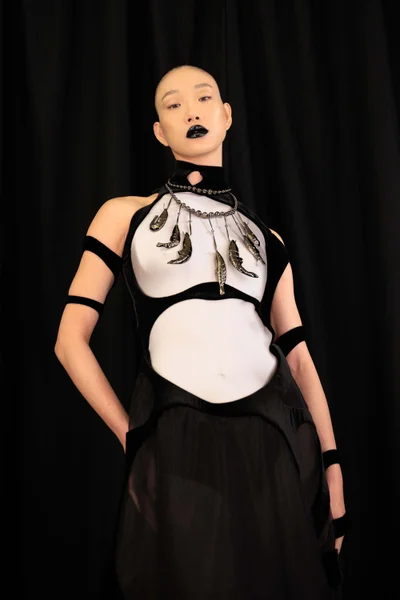 Look 18